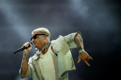 Macklemore lors du Goldencoast Rap Festival à Corcelles-les-Monts, près de Dijon, le 30 août 2026 — ARNAUD FINISTRE / AFP