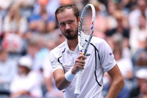 Medvedev avança com tranquilidade à 3ª rodada do US Open