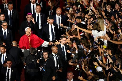 Pope Leo greets the crowd in Saint-Denis — JULIEN DE ROSA / AFP