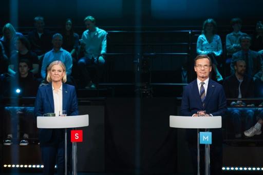 Magdalena Andersson (G) et Ulf Kristersson (D) candidats aux élections législatives de Suède, à Stockholm, le 10 septembre 2026 — Jonathan NACKSTRAND / AFP
