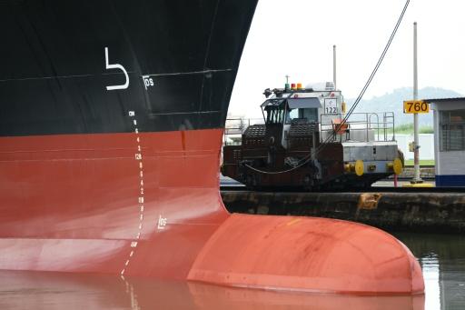 Un buque con bandera de Liberia pasa por las esclusas de Pedro Miguel, en el Canal de Panamá, Ciudad de Panamá, el 4 de septiembre de 2026 — ARNULFO FRANCO / AFP