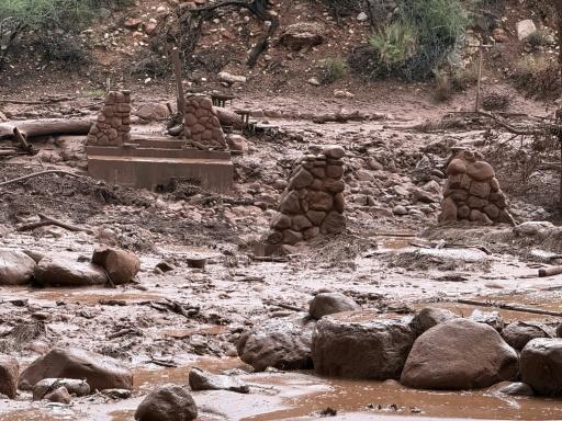 Restos de un puente peatonal de piedra destruido en el Parque Nacional del Gran Cañón el 29 de agosto de 2026 (imágenes proporcionadas por el Servicio de Parques Nacionales). — J.THOMPSON, Handout / AFP