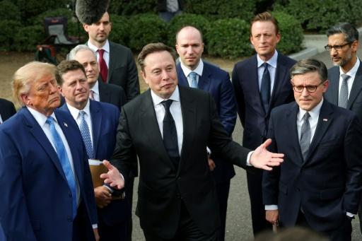US President Donald Trump says tech bosses have signed a non-legally binding agreement to regulate themselves on AI — Kevin Dietsch