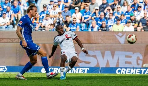Der Club bleibt oben dran, Karlsruhe taumelt