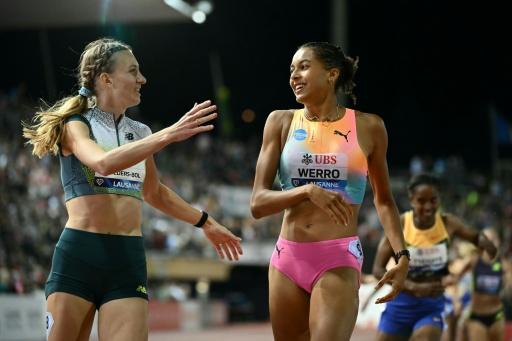Switzerland's Audrey Werro (R) is congratulated by Femke Broeders-Bol (L) after winning the 800m at the Lausanne Diamond League — Fabrice COFFRINI / AFP
