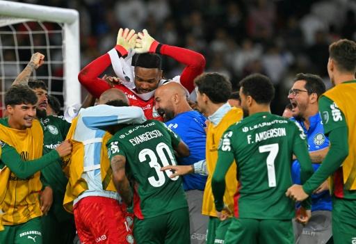 Las manos de Carlos Miguel meten a Palmeiras en semis de la Libertadores