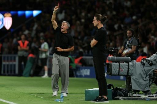El entrenador del PSG Luis Enrique (izquierda) y el del Mónaco Filipe Luís (derecha) durante el partido de sus equipos en la Ligue 1 en el que ganó el Mónaco. En París, el 4 de septiembre de 2026 — Anne-Christine POUJOULAT / AFP