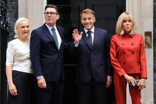 British, French leaders talk migrants, EU relations