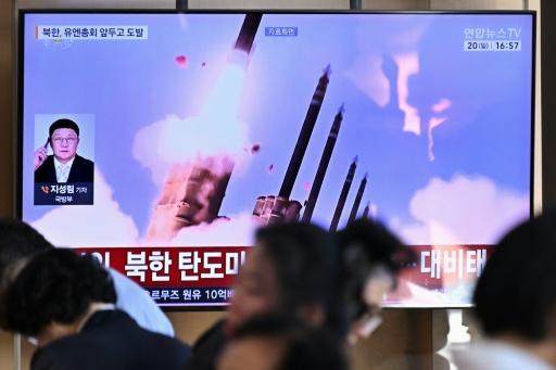 Coreia do Norte lança dois mísseis balísticos em direção ao mar