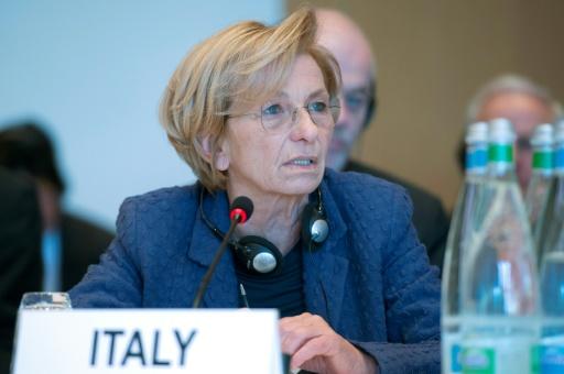 La entonces ministra de Exteriores italiana, Emma Bonino, participa en unas conversaciones de paz para Siria, sumida en la guerra civil, el 22 de enero de 2014 en Montreux (Suiza), una imagen divulgada por la oficina de prensa de Naciones Unidas — - / AFP