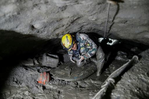 L’armée népalaise mène une opération de recherche et de sauvetage dans le tunnel de la centrale hydroélectrique de Chilime, plusieurs jours après les crues soudaines et les glissements de terrain meurtriers survenus dans le district de Rasuwa, au Népal, le 10 septembre 2026 — SKANDA GAUTAM / AFP