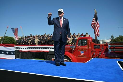 A Dallas, Trump mise sur sa personne, et la promesse d'un gros chèque, pour sauver les élections de mi-mandat