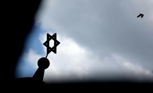 Frau bei antisemitischem Angriff mit abgebrochener Glasflasche in Berlin verletzt