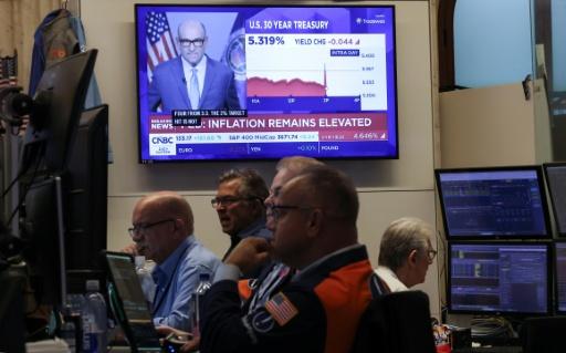 Wall Street ouvre en baisse, digère ses gains de la veille