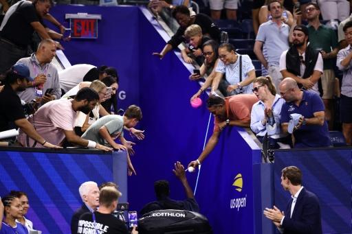 Le Français Gaël Monfils quitte le court après son match de deuxième tour du simple messieurs contre l'Américain Learner Tien, lors de la cinquième journée de l'US Open, à New York, le 3 septembre 2026 — CHARLY TRIBALLEAU / AFP