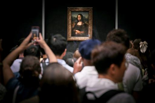 Germans arrested for Louvre stunt in Mona Lisa hall