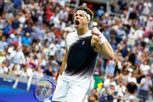 American Ben Shelton celebrates his second-round win over Hubert Hurkacz at the US Open — KENA BETANCUR / AFP