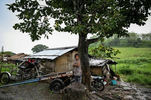 Une habitante dont le village est menacé par un vaste projet de pôle technologique à l'initiative des Etats-Unis, le 2 septembre 2026 à Capas, à une centaine de kilomètres au nord de Manille — Jam STA ROSA / AFP
