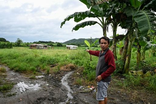Un habitant dont le village est menacé par un vaste projet de pôle technologique à l'initiative des Etats-Unis, le 2 septembre 2026 à Capas, à une centaine de kilomètres au nord de Manille — Jam STA ROSA / AFP