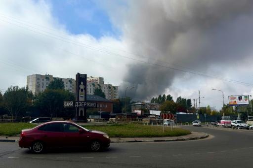 Una columna de humo se eleva sobre una refinería de Gazprom en la región de Moscú, el 20 de septiembre de 2026 — - / AFP