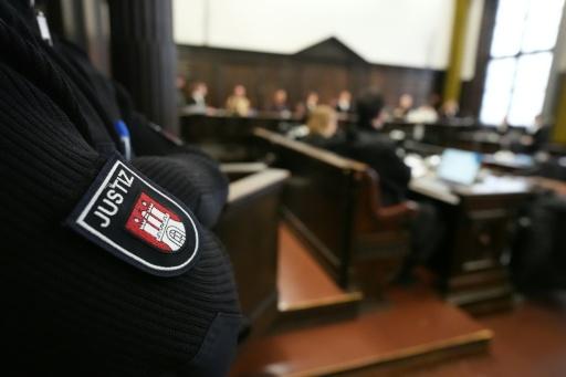 Mädchen zu Selbstverletzung genötigt und Männer attackiert: Jugendstrafe in Hamburg