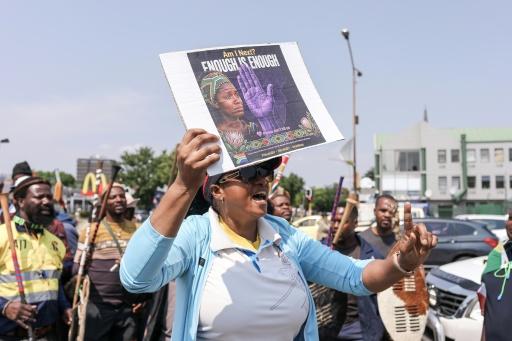 Mujeres en Sudáfrica dicen "basta" ante ola de asesinatos