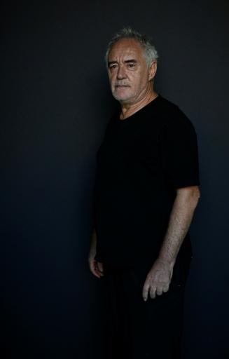 El cocinero Ferran Adrià posa para la cámara durante una entrevista sobre la serie 'Génesis', el 21 de septiembre de 2026 en el Festival de Cine de San Sebastián, al norte de España — Ander Gillenea / AFP