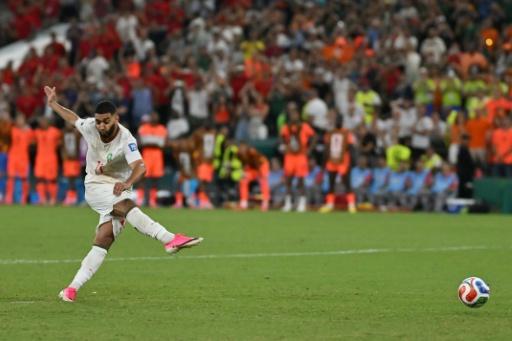 El marroquí Ismael Saibari marca su penal en la tanda de penales de dieciseisavos del Mundial 2026 entre Países Bajos y Marruecos, en el estadio de Monterrey en Guadalupe, el 29 de junio de 2026 — CARL DE SOUZA / AFP