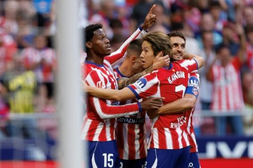 El Barcelona aplasta al Racing, el Atlético golea a Osasuna