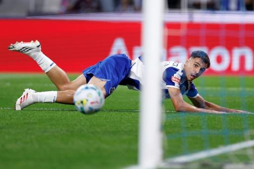 Oporto vence al Benfica y se escapa en liga portuguesa