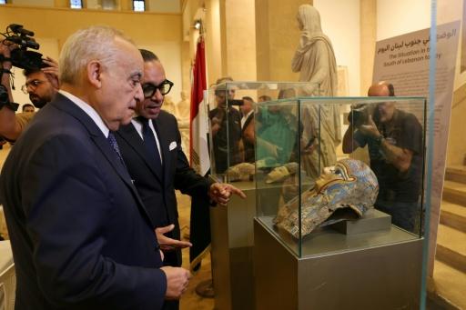 لبنان يعيد إلى مصر قطعا أثرية مهربة
