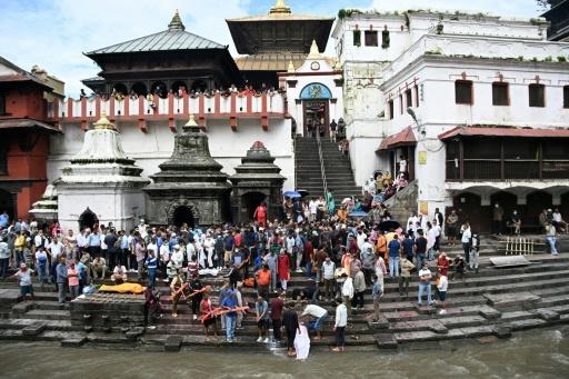 Verzweifelte Suche nach Vermissten in Nepal - mehr als 1200 Flutopfer geborgen