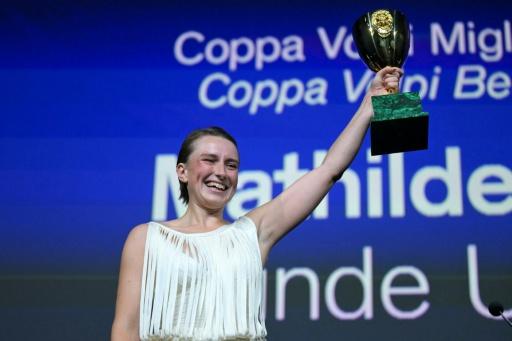 L'actrice danoise Mathilde Arcel a reçu le prix de la meilleure actrice à la Mostra de Venise, le 12 septembre 2026 — Stefano Rellandini / AFP