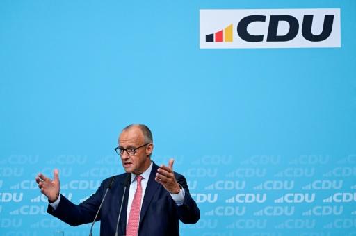 Friedrich Merz a convoqué une réunion de crise de son parti conservateur, la CDU, juste après l'annonce des premiers résultats — John MACDOUGALL / AFP