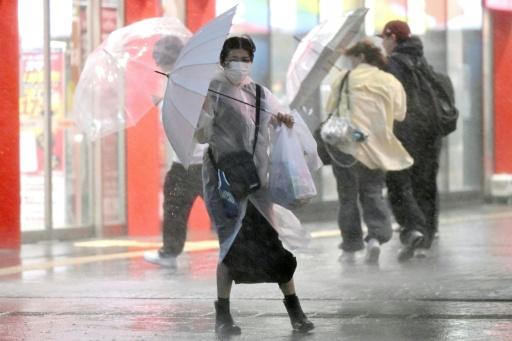 El tifón Dujuan deja siete muertos y unas 58.000 casas sin electricidad en Japón