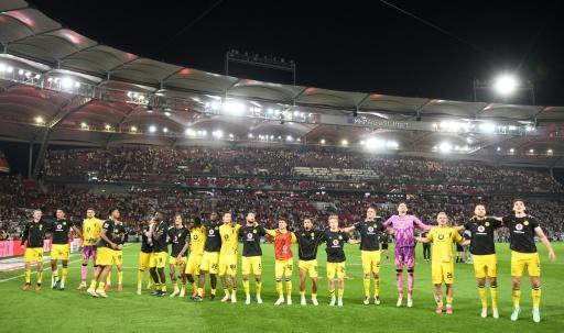 Borussia Dortmund mantém 100% de aproveitamento e se isola na liderança do Alemão