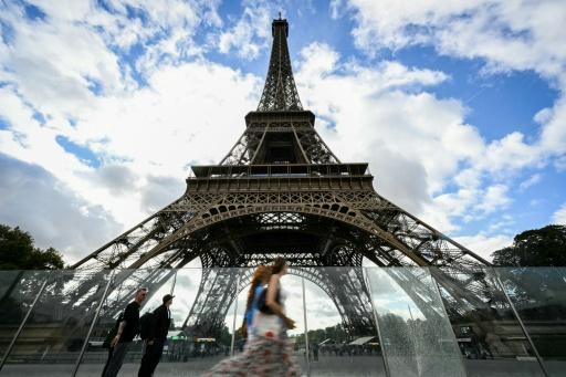 Paris Eiffel Tower says chief to step down after uproar over removing women staff