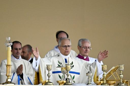 The pope's prayers were accompanied by choir and organ music as the sun broke through the grey skies — JULIEN DE ROSA / AFP