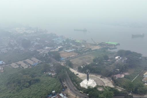 Smog scuppers Japan force helping fight Indonesia wildfires