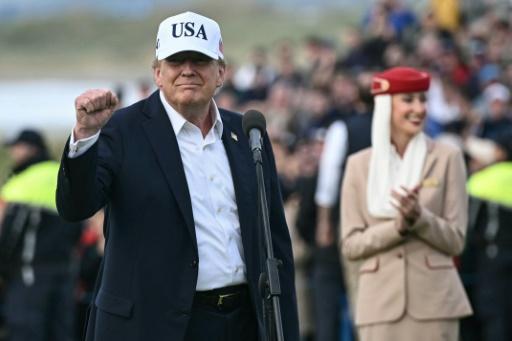 ترامب يخرج عن مسار الغولف في إيرلندا لانتقاد زيلينسكي