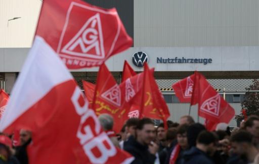 Zehntausende Beschäftigte protestieren gegen "Kahlschlag" in der Autoindustrie