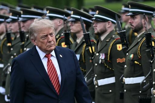 US President Donald Trump inspected a military guard of honour — Brendan SMIALOWSKI / AFP