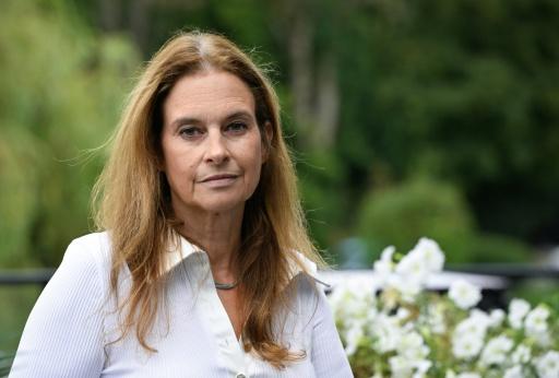 Karine Viseur, ancienne attachée de presse belge qui accuse le chanteur français Patrick Bruel de tentative de viol à Bruxelles en 2010, lors d'un entretien près de Nivelles, le 4 septembre 2026 en Belgique — JOHN THYS / AFP