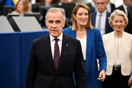 El primer ministro de Canadá, Mark Carney, seguido por las presidentas del Parlamento y la Comisión Europeos, Roberta Metsola (c) y Ursula von der Leyen, respectivamente, el 16 de septiembre de 2026 en Estrasburgo, Francia — Jean-Christophe Verhaegen / AFP