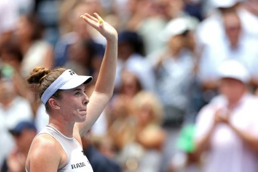 Noskova edges Kostyuk to reach US Open quarter-finals