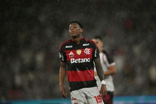 Gonzalo Plata, do Flamengo, é cortado da seleção do Equador por lesão