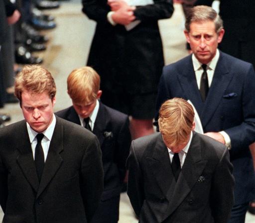 Charles "jovial" après la mort de Diana? Les principales accusations du livre choc du frère de Lady Di