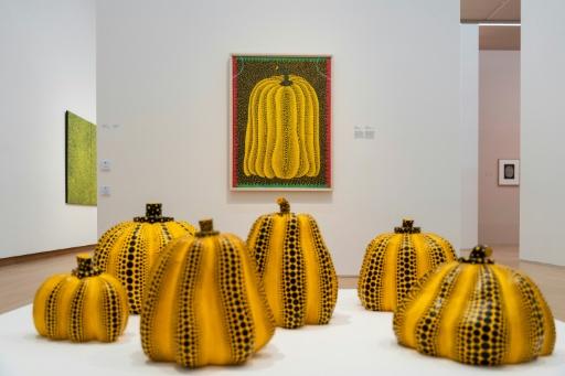 L'oeuvre "Citrouille" de l'artiste japonaise Yayoi Kusama (1929-2026) exposée au Stedelijk Museum d'Amsterdam, le 9 septembre 2026 — Lina Selg / AFP