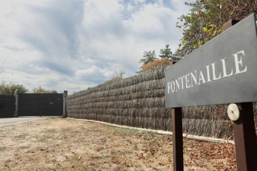L'entrée de la propriété du milliardaire français Olivier Bouygues à La Ferté-Saint-Aubin près d'Orléans, le 26 août 2026 dans le Loiret — Alain JOCARD / AFP
