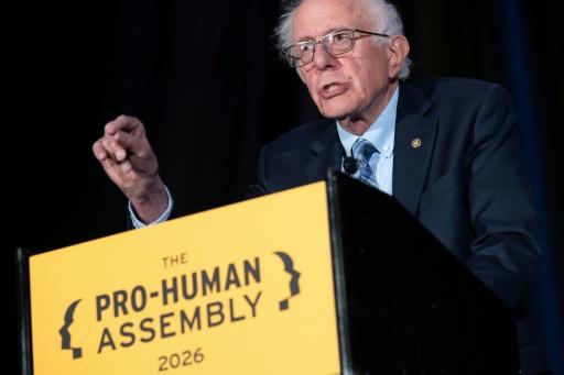 O senador americano Bernie Sanders disse que as decisões sobre o desenvolvimento da IA têm sido tomadas por "um punhado de gente rica no mundo" — SAUL LOEB / AFP